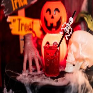 Semana de Halloween com cardápio especial de drinks e chope roxo grátis pra quem for fantasiado