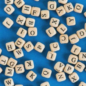 Entenda a origem das siglas e veja as 10 mais curiosas