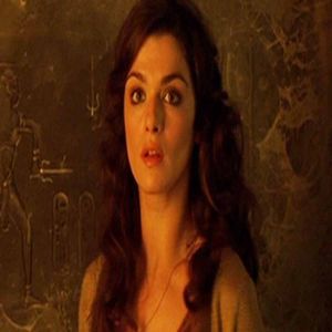 Atriz que interpretou Evelyn no filme ‘A Múmia’ está com 52 anos e chama a atenção pela beleza