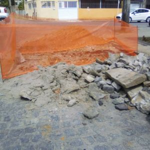 Descaso na Rua Quipapá