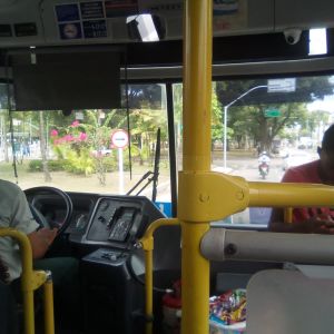 Sem máscara no ônibus