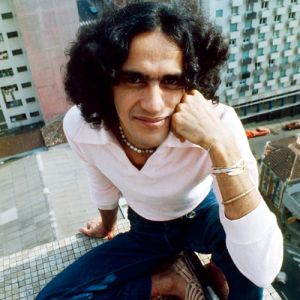 A vida e a carreira de Caetano Veloso