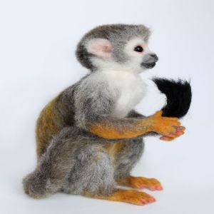 Artista costura animais feitos de feltro #3