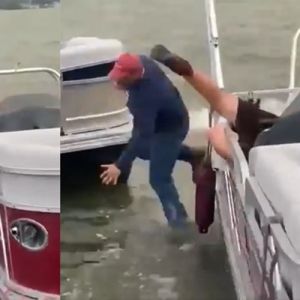 Mulher acerta chute em noivo durante pedido de casamento e viraliza na web; veja