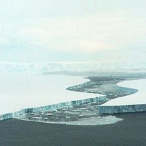 Um terço da plataforma de gelo da Antártica corre o risco de colapso
