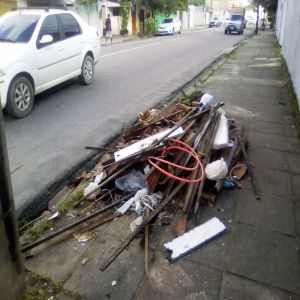 Haja lixo e falta de educação