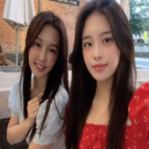 Esta mãe de 52 anos confunde as pessoas quando está junto com a filha