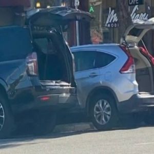 As pessoas estão deixando o porta-malas do carro aberto ao estacionar para evitar arrombamentos