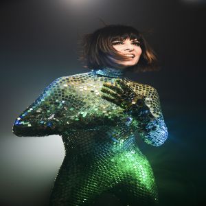 Fernanda Abreu comemora trinta anos de carreira em festa da Masterplano