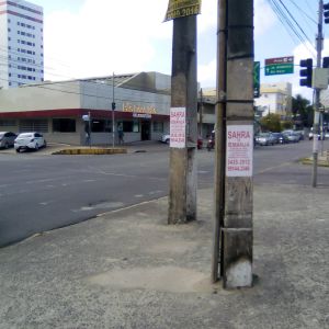 Poluição visual nos postes de Olinda  