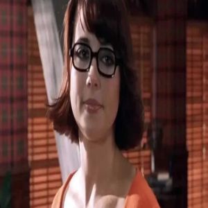 Veja como está atualmente a Velma, paixão de muitos jovens fãs de ‘Scooby-Doo’ nos anos 2000