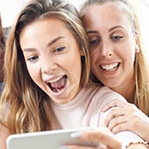 Mulheres tirando foto