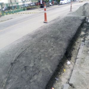Cano estourado na calçada foi consertado (Antes e Depois)