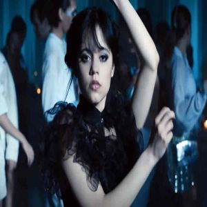 Elas vão ficar juntas? Criadores de ‘Wandinha’ falam sobre relação da personagem com amiga na 2ª temporada