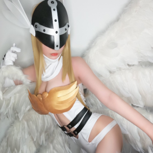 Modelo faz o melhor cosplay de Angewomon