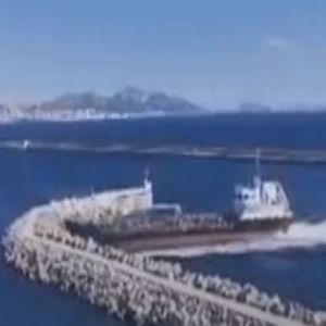 Petroleiro embate violentamente em Marselha (Video)