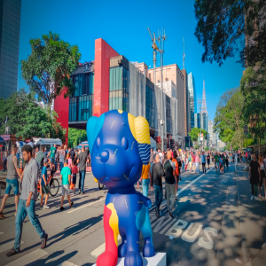 Exposição de esculturas de cães e gatos
