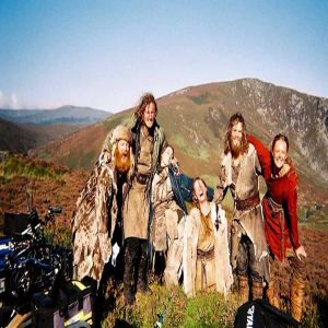 Atriz de ‘Vikings: Valhalla’ já sofreu por causa de sua altura