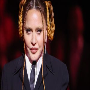 Madonna debate crítica sobre rosto inchado