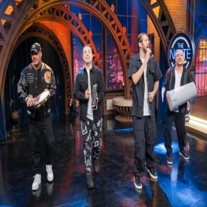 Akatu marca presença no The Noite nesta madrugada no SBT