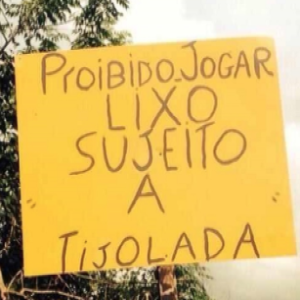 14 placas que mostram a tolerância zero do brasileiro
