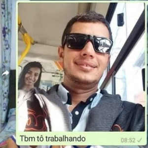 Você reclama que sua mulher é ciumenta porque não conhece a esposa desse moço