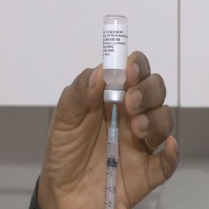 Vacina e cerveja, pode dar ruim?