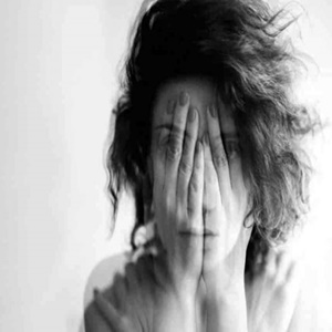 Pessoas com doenças invisíveis vivem desacreditadas pela nossa sociedade