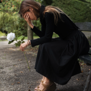 O que acontece quando choramos por alguém que já morreu?