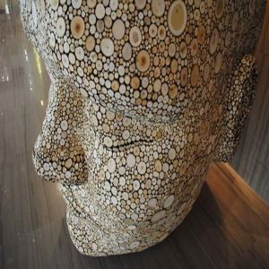 Quietude em movimento: conjunto contínuo de esculturas da artista Olga Ziemska