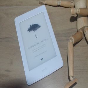 Resenha literária: Positividade Tóxica