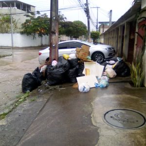 Lixo na calçada