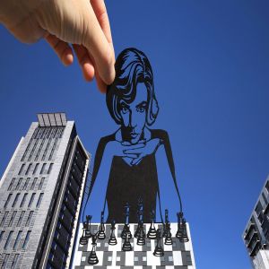 Paperboyo: fotógrafo cria cenas divertidas com recortes de papel em construções