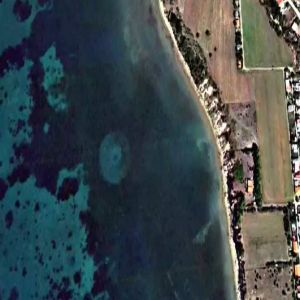 Frota de naves alienígenas submersas fotografada na costa grega