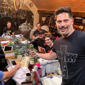 Joe Manganiello tem a sua própria caverna nerd para jogar D&D
