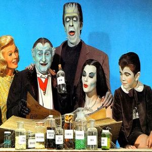 Monstros: leia sobre a série e veja o antes e depois dos atores