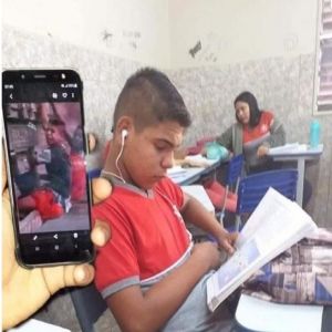 Como estão os meninos que pegaram carona na traseira do caminhão