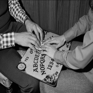 Ouija - Comunicação com os mortos vs ciência?