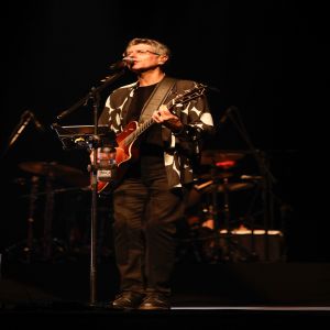 Leoni faz estreia nacional da turnê vem alegria em BH com o show Leoni & outro futuro no palácio das artes dia 11 de agosto.