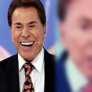 Aos 90 anos, Silvio Santos volta ao SBT e fãs se assustam com sua aparência irreconhecível