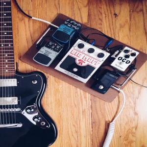 Como ficariam alguns riffs de guitarra clássicos do rock com outros efeitos ?