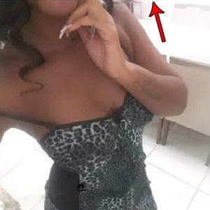 O tinhoso não deixa nem o entregador trabalhar em paz.