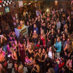 Underground Pub oferece o melhor do rock e open bar e open food premium