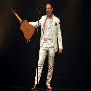 Teatro em Movimento e Sesc Palladium apresentam o show “Tributo a John Lennon com Bruce Gomlevsky”