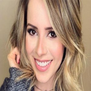 A Sandy é a cara da mãe dela