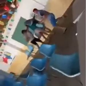 Foi tomar vacina com a amante e encontrou a esposa e a cunhada na fila