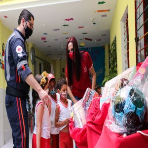 Samu começa a receber doações de presentes