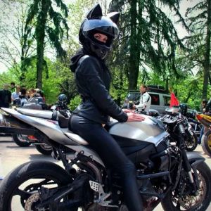 Capacetes de gato, com orelhas é a nova tendência