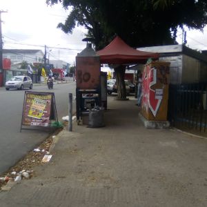 Venda de galeto dentro de logradouro