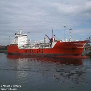 Quinze tripulantes abandonados num navio nas Filipinas